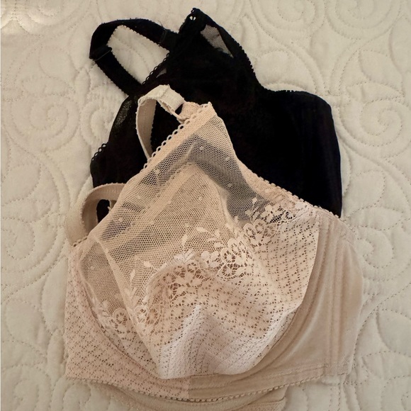 Two Elegant Lace bras from Chantelle (one black and beige) - Picture 3 of 5